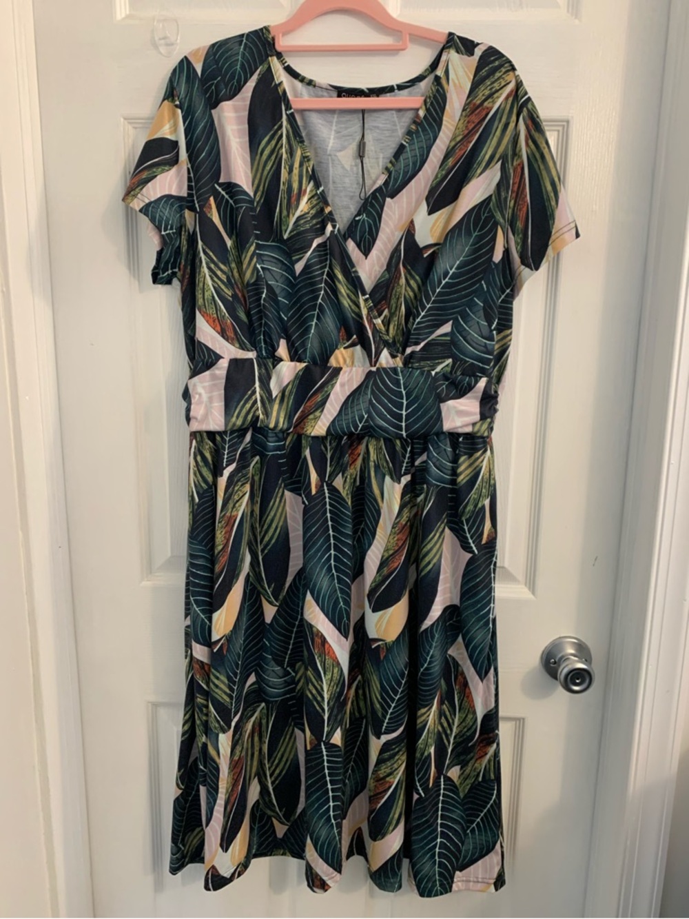 Women’s Tropical Leaf Print V-Neck Dress - Green. Size XXL  $10